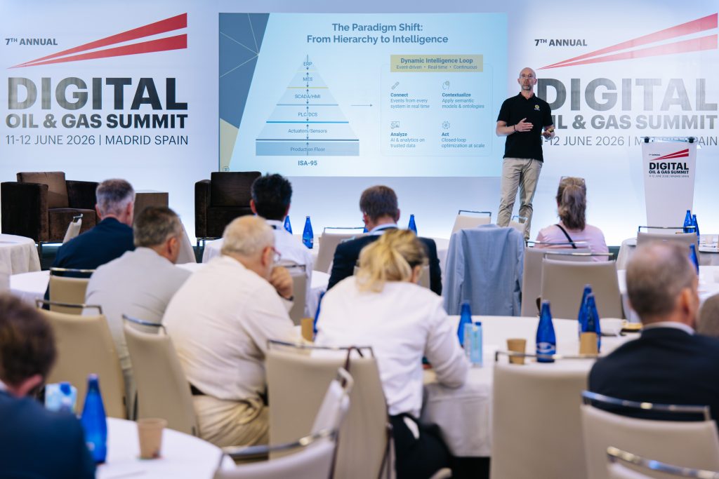 presentation on the main stage at Digital Oil & Gas Summit usa