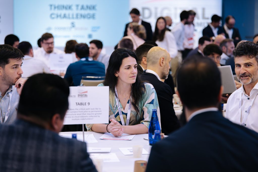 attendees taking part in roundtable discussions at Digital Oil & Gas Summit USA